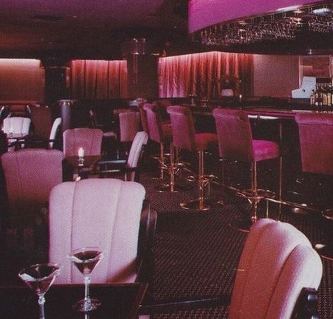 80s Interior Design, 80s Interior, Retro Interior Design, Clubbing Aesthetic, 80s Vibes, 80s Aesthetic, Retro Interior, Miami Vice, Vintage Interior