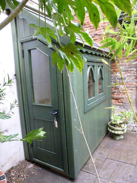 Small Storage Shed, Bathroom Tile Design Ideas, Posh Sheds, Small Garden Shed, Tile Design Ideas, Cedar Garden, Greenhouse Shed, Backyard Storage, نباتات منزلية