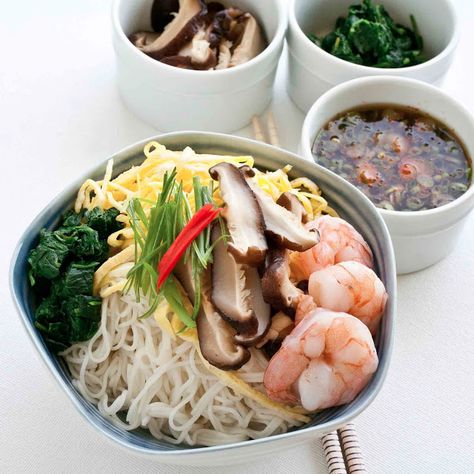 Somen Noodle Recipe, Noodle Sauce Recipe, Cold Noodles Recipes, Somen Noodles, Noodle Sauce, Cold Noodles, Japanese Noodles, Noodles Recipe, Japanese Dishes