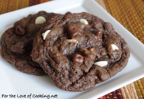 I must make these...now! Chocolate White Chocolate Chip Cookies, Triple Chocolate Chip Cookies, Triple Chocolate Cookies, White Chocolate Chip, Dark Chocolate Cookies, Double Chocolate Chip Cookies, White Chocolate Chip Cookies, Chocolate Cookie Recipes, Triple Chocolate