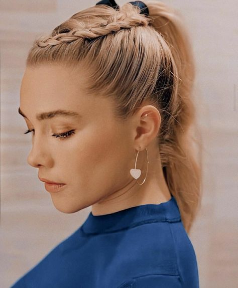 Celebrity Faces, Florence Pugh, Famous Girls, Inspirational Women, Pretty Hairstyles, Pretty Woman, Hair Inspo, Medium Hair Styles, Ear Piercings