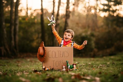 Toy Story Jessie Photo Shoot Ideas, Toy Story Themed Photo Shoot, Toy Story Theme Photoshoot, Toy Story Picture Ideas Photo Shoot, Toy Story Birthday Photo Shoot Ideas, Toy Story Picture Ideas, Woody Photoshoot, Toy Story Birthday Picture Ideas, Toy Story Birthday Photo Shoot