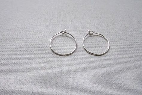 This is a guide on how to make hoop earrings. Learn how to DIY hoop earrings in this step-by-step tutorial. Make Hoop Earrings, Diy Hoop Earrings, Hoop Earrings Diy, Earring Video, Wire Hoop Earrings, Chain Nose Pliers, Simple Hoop Earrings, Diy Metal, How To Make Earrings