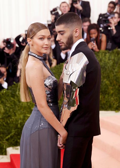 Zayn Met Gala, Gigi Hadid And Zayn Malik, Red Carpet Couples, Gigi Hadid And Zayn, Cute Celebrity Couples, Hollywood Couples, Corte De Cabelo Masculino, Famous Couples, Zayn Malik