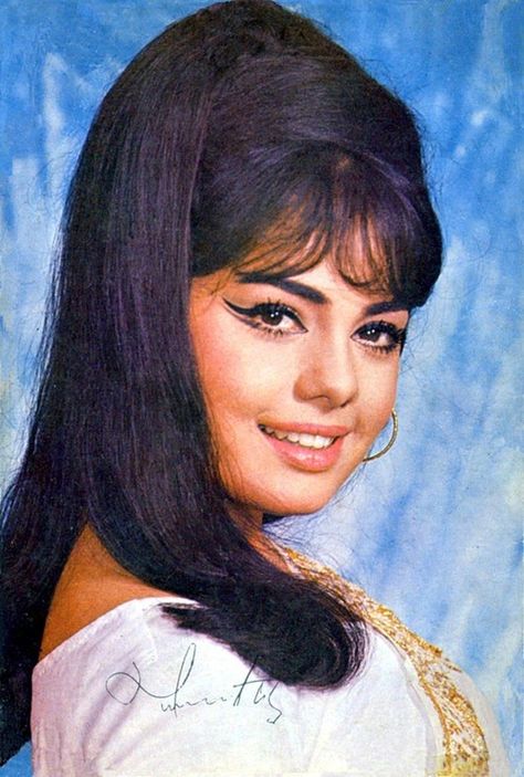 mumtaz Retro Makeup Looks 90s, Retro Makeup Looks, Indian Retro, Bollywood Makeup, Bollywood Retro, Bollywood Pictures, Retro Makeup, Retro Bollywood, Retro Looks