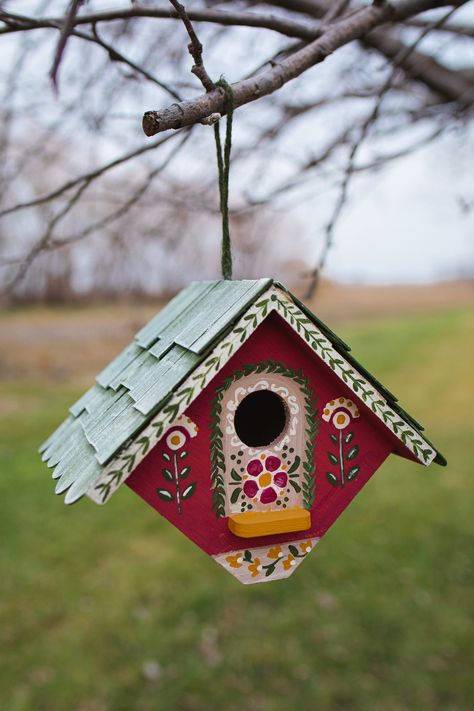 3 Bird-Friendly Garden Ideas: Bird Nesting Material Station, Natural Bird Treats, and More — Under A Tin Roof Bird Nesting Material, Birdhouse Projects, Birdhouse Craft, Bird Houses Ideas Diy, Bird Treats, Bird Sanctuary, Birdhouse Designs, Bird Houses Painted, Decorative Bird Houses