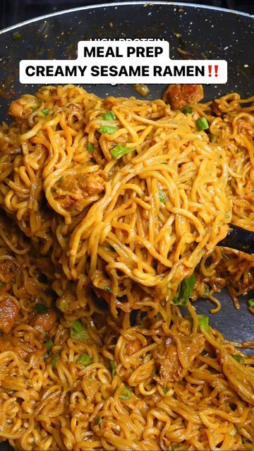 FOOD & FAT LOSS & MOTIVATION on Instagram: "HIGH PROTEIN MEAL CREAMY SESAME CHICKEN RAMEN🍜 (360 Cals, 35g Protein, 5g Fat, 37g Carbs per meal) •Fridqe up to 3 davs or freeze up to 3 months 🥶 The ingredients used in this is to make one big meal prep to then portion equally into 5 servings !! - * �get 600g raw chicken breast and dice into cubes ‼️ * �season with garlic, black pepper, tbsp onion powder, 30ml light soy sauce and 10g sesame oil ‼️ * �mix together & cook on a pan on high heat for 10 Creamy Sesame Chicken Ramen, Healthy Ramen Meal Prep, Caloric Deficit Dinner, High Protein Ramen Recipe, Light High Protein Meals, Sesame Chicken Ramen, Meal Prep Ramen, Ramen Meal Prep, High Protein Ramen