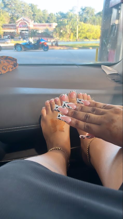 #cownails #nails #nailart Finger And Toe Nail Combo, Matching Toes And Nails Ideas, Acrylic Nails And Toes Matching, Nails And Toes, Beachy Nails, Shape Nails, Mexico Trip, Cow Nails, Acrylic Toes