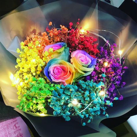 3 Preserved rainbow rose with dried baby breath Rainbow Flower Arrangement, Dried Baby Breath, Sympathy Bouquets, Rainbow Bouquet, Rose Flower Arrangements, Rose Seeds, Fresh Flower Bouquets, Boquette Flowers, Baby Breath