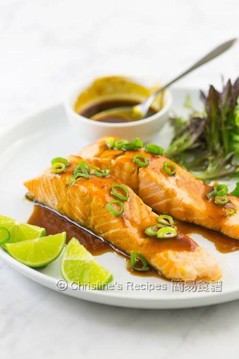 Salmon Fillets in Lemongrass Ginger Soy Sauce Lemongrass Sauce, Fresh Fish Recipes, Salmon Fillet Recipes, Recipes With Soy Sauce, Ginger Salmon, Pan Fried Salmon, Salmon Fillet, Garlic Salmon, Fried Salmon