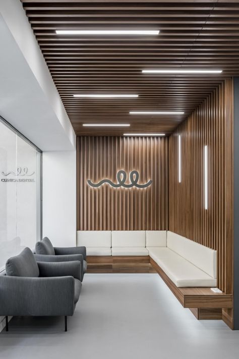 Clínica Dental Nieto&Llorens - Healthcare Snapshots Waiting Room Design Reception Areas, Dental Design Interior, Massage Room Design, Doctor Office Design, Waiting Room Design, Dentist Office Design, Healthcare Interior Design, Dental Office Design Interiors, Office Waiting Rooms