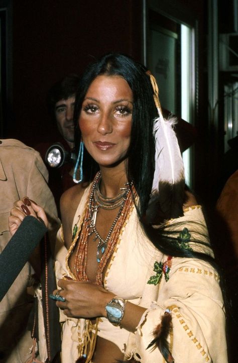 Cher Makeup 70s, Cher 70s Makeup, Cher 70s Fashion, Cher Makeup, Cher 1970s, 70s Cher, Cher Hair, Retro Bangs, Cher 70s