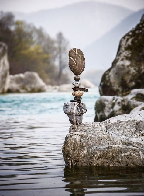 Stone Stacking Art, Rock Balancing Art, Rock Balance, Rock Stacking, Balance Stones, Balancing Rocks, Rock Balancing, Stacking Stones, Stone Balancing