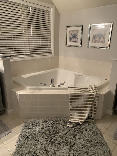 Corner Bathtub Decor Ideas, Bathroom Whirlpool Tub Ideas Master Bath, Update Bathtub Surround, Corner Tub Makeover, Corner Tub Update, Board And Batten Bathtub Surround, Update Tub Surround, Corner Tub Tile Ideas, Jacuzzi Tub Surround Ideas