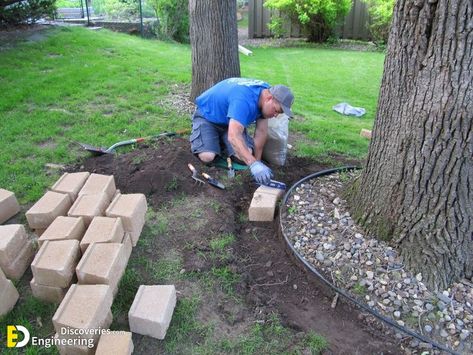 Marvelous Decorative Garden Design Ideas With Stones - Engineering Discoveries Desert Landscaping Backyard, Landscaping Around House, Landscaping Around Trees, Mulch Landscaping, Landscaping Trees, Landscape Edging, Home Landscaping, Landscaping Tips, Garden Edging