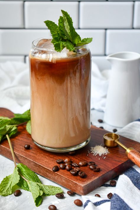 Philz Mint Mojito Iced Coffee Mint Iced Coffee, Spring Coffee Drinks, Homemade Peppermint Mocha, Diy Coffee Drinks, Peppermint Mocha Recipe, Mint Coffee, Mint Mocha, Mocha Recipe, Philz Coffee