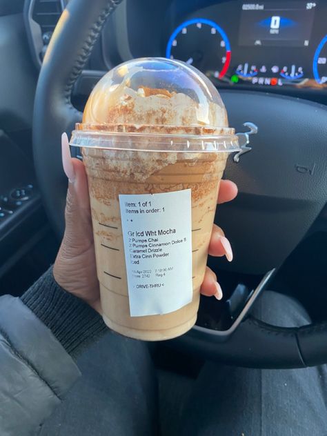 Mocha Drink, Cinnamon Dolce Syrup, Cold Starbucks Drinks, Frappuccino Inspired Recipes, Secret Starbucks Recipes, Mocha Frappuccino, Starbucks Caramel, Cinnamon Crunch, Starbucks Coffee Drinks