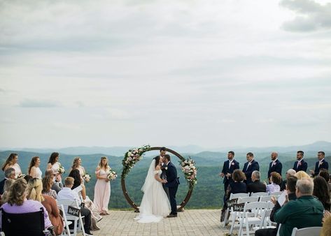 Host your Charlotte wedding at an affordable wedding venue like a 30-acre hilltop retreat, a renovated warehouse, a charming farm, and more! Affordable Charlotte Wedding Venues. (See prices!) Venue Pictured: Sky Retreat Purlear, NC Charlotte Wedding Venues, North Carolina Wedding Venues, Mountain View Weddings, Carolina Wedding Venues, Backyard Ceremony, Wedding Venues North Carolina, Blue Ridge Mountain, Stunning Wedding Venues, Mountain Wedding Venues