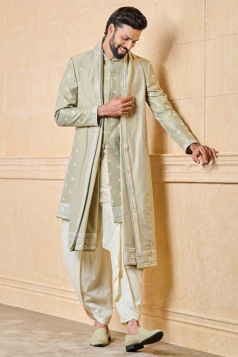 Kurta With Chunni Men, Dhoti Salwar Suits Men, Abhinav Mishra Mens Wear, Traditional Wedding Attire For Men, Fashion Drapes, Indowestern Outfits For Men, Pathani For Men, Indian Groom Dress, Indian Wedding Clothes For Men