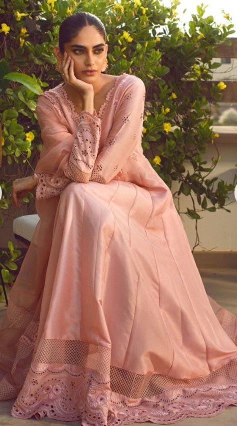 Silk Frocks For Women Pakistani, Frocks For Women Pakistani, Silk Frocks For Women, Silk Pakistani Dress, Silk Frock Design, Frocks For Women, Cotton Suit Designs, Simple Suit, Pakistani Style