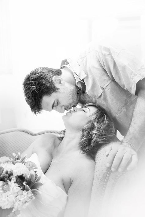 Upside Down Kiss Reference, Kissing Upside Down, Upside Down Kiss, Wedding List, Wedding Kiss, Something Borrowed, Drawing Tutorials, Wedding Poses, Upside Down