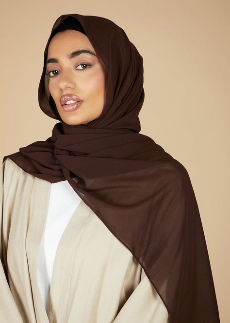 Crepe Hijab, Brown Hijab, Under Scarf, Popular Clothing Styles, Simple Frock Design, Trend Outfit, Simple Frocks, Hijab Trends, Casual Professional