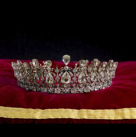 Royal Jewellery Box on Instagram: “The FIFE TIARA was commissioned by Alexander Duff, the 6th Earl of Fife for his bride Princess Louise of Wales in 1889 from the Belgian…” Fife Tiara, Palace Pictures, Poltimore Tiara, Elder Daughter, Mary Of Teck, Handmade Tiaras, Royal Crown Jewels, Princess Louise, Royal Jewellery