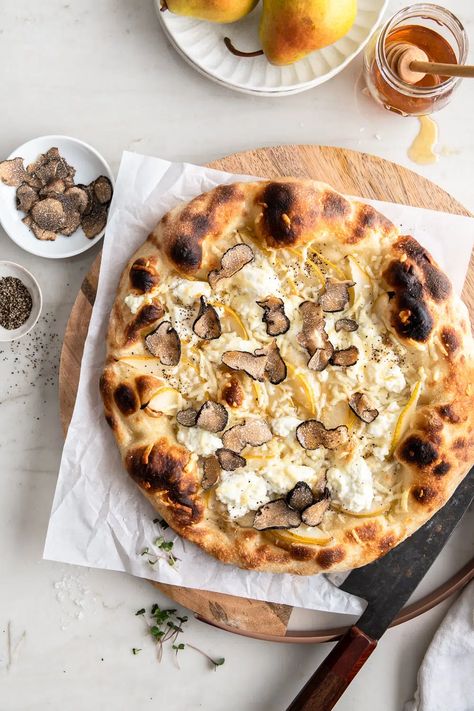 truffle pizza Artisan Pizza Dough, Black Truffle Recipe, Truffle Pizza, Sourdough Pizza Dough, Black Truffles, Neopolitan Pizza, Best Pizza Dough, Artisan Pizza, Sourdough Pizza