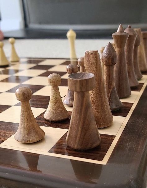 Wood Turning Chess Pieces, Carving Chess Pieces, Chess Ideas, Carved Chess Pieces, Wood Chess Board, Wood Chess Set, Wooden Chess Pieces, Wooden Chess Board, Wood Chess