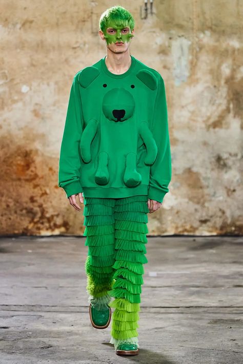 Walter Van Beirendonck Fall 2020 Menswear collection, runway looks, beauty, models, and reviews. Metaverse Fashion, Fashion For Work, Outrageous Fashion, Menswear Details, Walter Van Beirendonck, Menswear Runway, Jeff Koons, Crazy Outfits, Weird Fashion