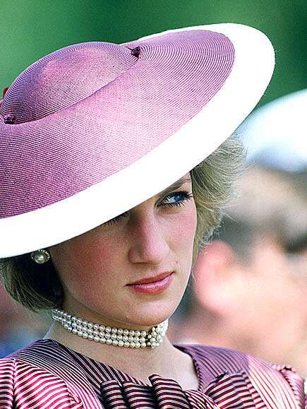 VIOLET FEMME Dodi Fayed, Prins William, Royalty Fashion, Norfolk England, Princess Diana Photos, Park House, Princes Diana, Diana Fashion, Elisabeth Ii