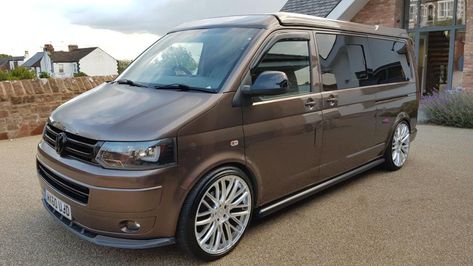 Toffee Brown T5.1 LWB U shape seat, 22s, removable Kitchen pod & bed seats, multivan. - VW T4 Forum - VW T5 Forum T5 Tuning, Campervan Conversions Layout, Transporter Vw, Vans Design, Volkswagen Caravelle, Pod Bed, Vw Camper Conversions, Bedford Truck, Vw Ideas