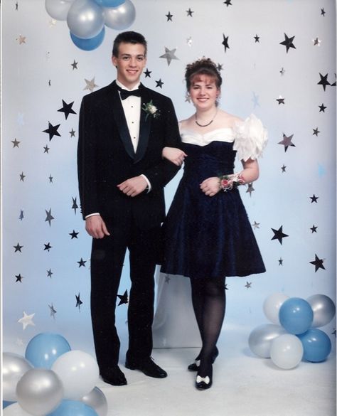 70s Prom Aesthetic, 90s Prom Pictures, 1990 Prom Dresses, 90s Prom Aesthetic, Prom Editorial, Dresses From The 90s, 90s Prom Party, Short Prom Dresses Cheap, 1990s Prom