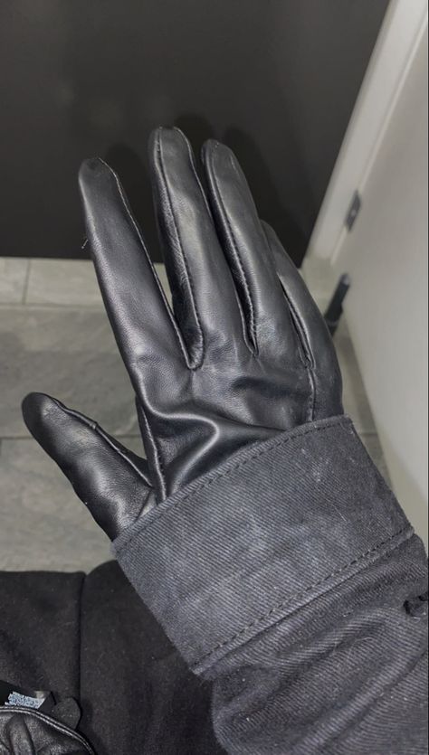 Leather Gloves Aesthetic, Aesthetic Gloves, Gloves Aesthetic, Black Leather Gloves, Black Gloves, Dark Room, Leather Gloves, Dark Aesthetic, Leather Glove