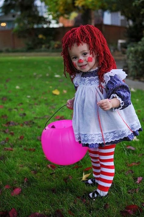 19 D.I.Y Kids' Halloween Costumes That Are So Cute You'll Want To Cry- If these precious children didn't win the best dressed costume in their neighborhood than we don't know who did. From a strong green hulk to a traditional Raggedy Ann, these Halloween outfits are adorable and relatively easy to make. Learn how to make these kiddie costumes at Redbookmag.com! Best Toddler Costumes, Cute Toddler Costumes, Carnaval Kids, Unique Toddler Halloween Costumes, Baby Kostüm, Diy Halloween Costumes For Kids, Homemade Halloween Costumes, Diy Halloween Costume, Diy Toddler