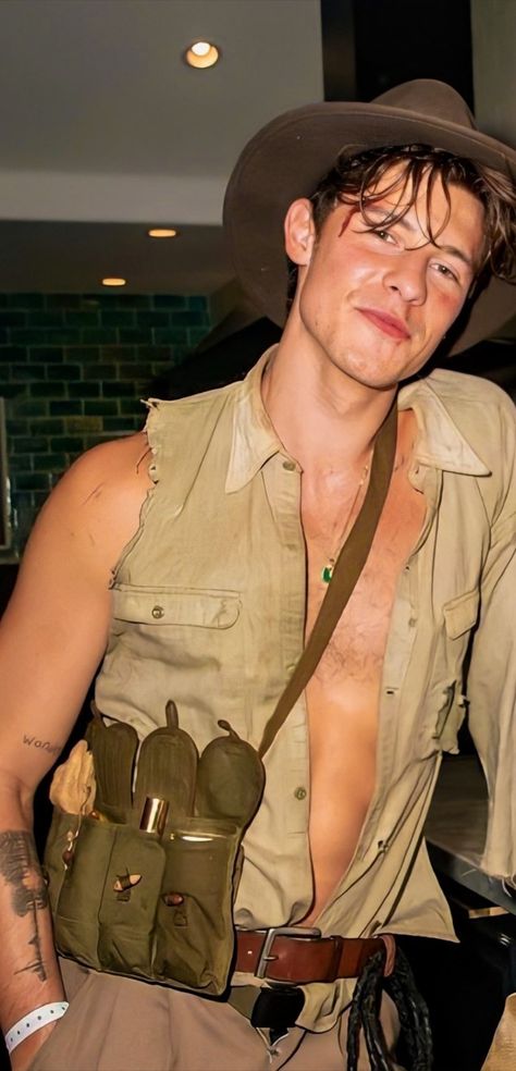 Shawn Mendes Señorita, Shawn Taylor, Shawn Mendes Funny, Shawn Mendes Wallpaper, Crush Pics, Mens Halloween Costumes, Luke Hemmings, Indiana Jones, Manado