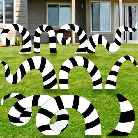 Halloween Yard Stakes, Patio Pathway, Halloween Animatronics, Beetlejuice Halloween, Halloween Inflatables, Spooky Halloween Decorations, Halloween Yard Decorations, Diy Outdoor Decor, Halloween Porch