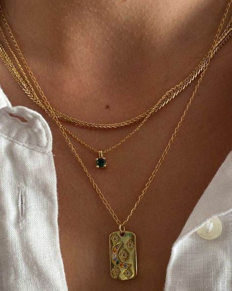 Set Of Necklaces, Layered Necklaces Gold, Stacked Necklaces, Necklaces Gold, Dope Jewelry, Jewelry Essentials, Jewelry Lookbook, Stacked Jewelry, Gold Necklace Layered