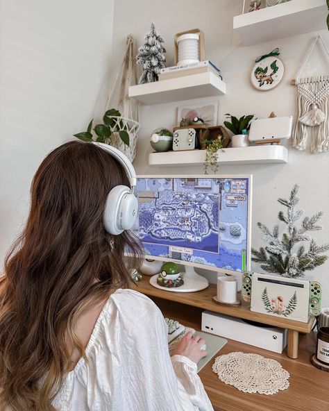 spent the day hard at work on the farm 🌾🎮 i’m getting close to reaching perfection on my new 1.6 farm and i still haven’t married someone yet 😅 i think i just need to officially give hailey the chance that she deserves 💐 anywho, hope everyone is having a great Monday 🤍 | desk setup, stardew valley farm, cozy gaming, gamer girl, green aesthetic, cozy vibes, introvert activities, pokemon, leafeon, plants, cozy bedroom decor, gaming room | #desksetup #stardewvalley #cozygaming #gamingsetup #... Introvert Activities, Pokemon Leafeon, Stardew Valley Farm, Gamer Aesthetic, Cozy Bedroom Decor, Stardew Valley Farms, Cozy Gaming, Have A Great Monday, Pc Gaming Setup