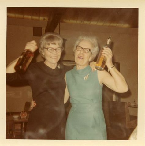 Grandma Astetic, Crazy Party Aesthetic, Eli Aesthetic, Funny Family Pictures, Bad Family Photos, Bad Family, Lynda Barry, Worst Tattoos, Funny Family Photos