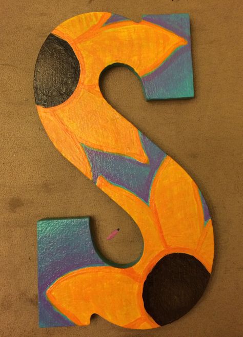 Hand painted sunflower wooden letter S! I'm in love with how this turned out! Letter S Painting Ideas, Wooden Letter Crafts, Hard Crafts, Small Birthday Cakes, Painting Wooden Letters, Letter Ideas, Wooden Words, Wooden Letter, Diy Dollar Store Crafts