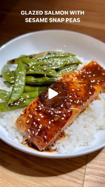 Healthy Eating Magazine on Instagram: "GLAZED SALMON AND SESAME SNAP PEAS✨ by @olivia.adriance This recipe was an immediate *add to favorites* moment Ingredients: 4 salmon filets 2 10 oz bags sugar snap peas 2 tsp sesame oil 1/4 tsp garlic powder Salt to season 1 tbsp sesame seeds Marinade: 1/2 cup coconut aminos (or tamari or soy sauce) 2 tbsp honey 2 tbsp rice wine vinegar 2 tbsp Sambal oelek (or sriracha) 2 tbsp grated fresh ginger 3 cloves garlic, minced 2 tsp sesame oil Directions: Whisk together your marinade ingredients and pour over the salmon filets Marinate for 30 minutes or up to 4 hours Preheat your oven to 400 Toss your snap peas with 2 tsp sesame oil, garlic power, and about 1/2 tsp salt Roast in the oven for 10 minutes, toss, and roast for another 5 minutes Add Gf Meals, Roast In The Oven, Salmon Filets, Coconut Aminos, Sambal Oelek, Eating Healthier, Baked Salmon Recipes, Salmon Dishes, Salmon Filet