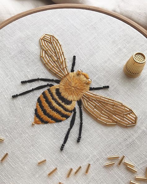 Honey Bee by Divya Nandani on instagram @atelierdivya 🍯🐝 🍯  #embroidery #beeembroidery #embroideredbee #embroideryart #beadembroidey #animalembroidery #goldembroidery #insectembroidery #bee #honeybee #handstitched #goldbee ©️Divya Nandani Gold Work Embroidery, Bee Embroidery, Sewing Embroidery Designs, Hand Embroidery Art, 자수 디자인, Hand Embroidery Stitches, Embroidery Craft, Hand Embroidery Patterns, Embroidery Inspiration