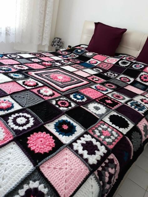 Crochet Patchwork Blanket, Confection Au Crochet, Crochet Carpet, Crocheted Blanket, Mode Crochet, Crochet Blanket Designs, Crochet Business, Crochet Design Pattern, Crochet Stitches For Beginners