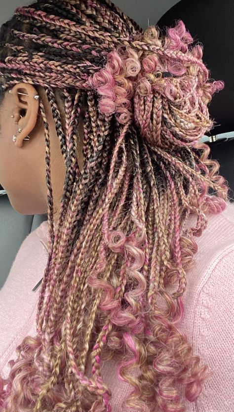 Nepolian Braids, Box Braid Hair Color Combos, Colored Box Braids Hairstyles, Neapolitan Hair Braids, Braids For Black Women Color Combo, Braided Hair Color Combos, Colorful Braids Hairstyles, Braided Hair Colors, Hair Styles For Braids For Black Women