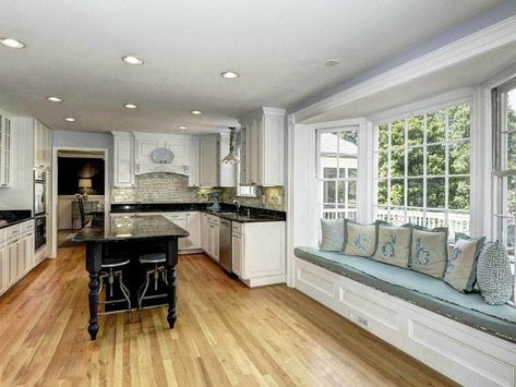 Kitchen Bay Window Ideas, Bay Window Kitchen, Bay Window Ideas, Bay Window Design, Booth Seating In Kitchen, Kitchen Bay Window, Open Living Room Design, Window Seat Kitchen, Window Kitchen