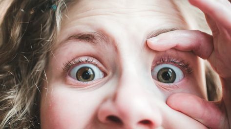 How To Make Your Eye Stop Twitching When It Seems Like Nothing You Do Helps Stop Eye Twitching, Eye Twitch, Diy Natural Detergent, Eye Twitching, When To Plant Vegetables, Extreme Close Up, Ice And Spice, Holistic Medicine, Natural Health Remedies