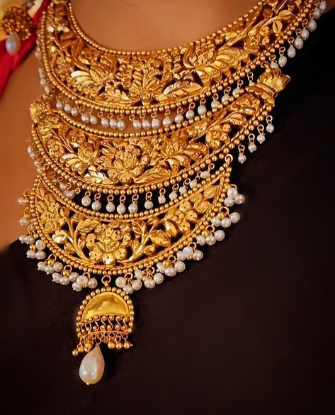 Gold Necklace Set Bengali, Bengali Jewellery Necklaces, Indian Bridal Aesthetic, Bengal Jewellery, A Sirkar, Bengali Gold Jewellery, Thali Chains, Bengali Jewellery, Gold Necklace Design