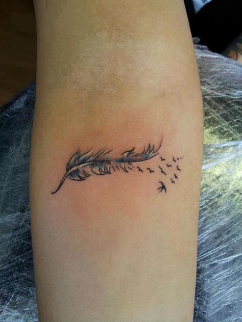 A beautiful feather ..so delicate Infinity Tattoos, Feather Tattoo, Tiny Tattoos, Hand Tattoos, Flower Tattoo, Psalms, Tattoo Quotes, Tattoo Ideas, Tattoos