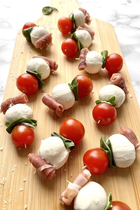 Caprese With Prosciutto, Caprese Skewers With Prosciutto, Pioneer Woman Caprese Skewers, Prosciutto Caprese, Prosciutto Skewers, Tortellini Caprese Skewers, Mozarella Tomato Caprese Skewers, Guac Recipe, Caprese Bites